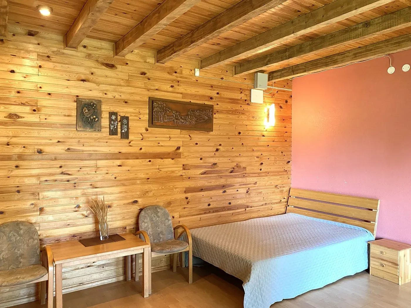 Aštuonvietis apartamentas – jaukus miegamasis