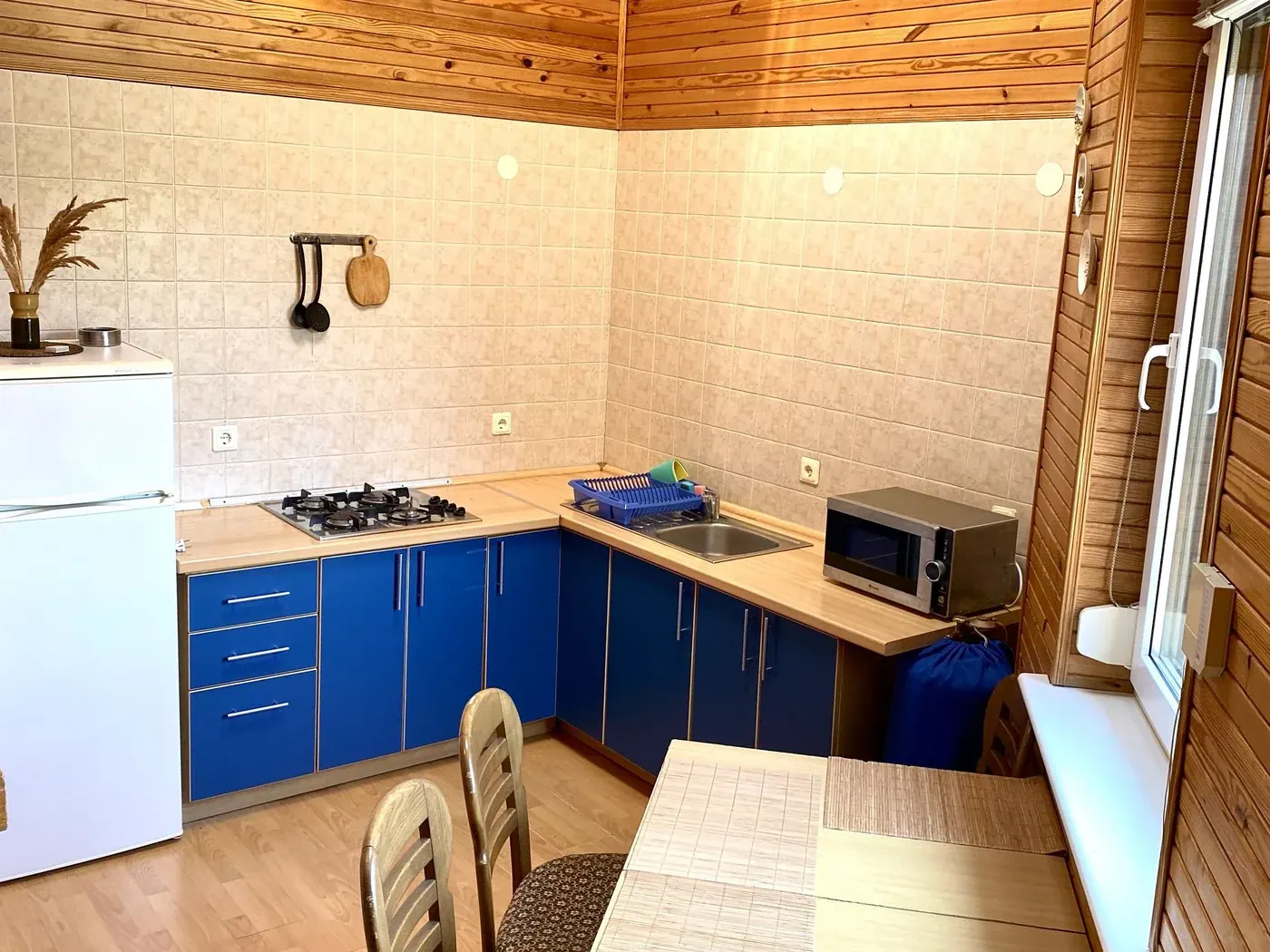Aštuonvietis apartamentas – virtuvėlė