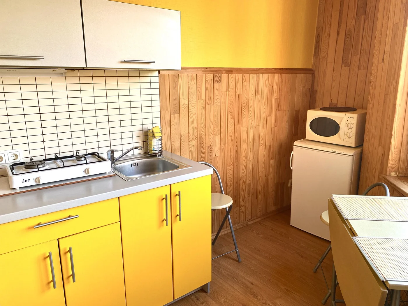 Keturvietis didelis apartamentas – virtuvėlė